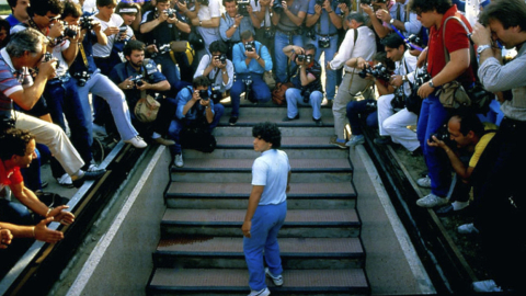 Diego Maradona en su presentación como jugador del Nápoli