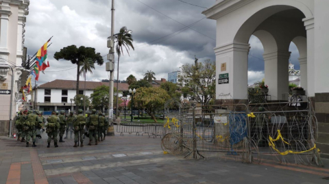 Este 7 de octubre, el Palacio de Carondelet continuaba fuertemente resguardado por policías y militares.