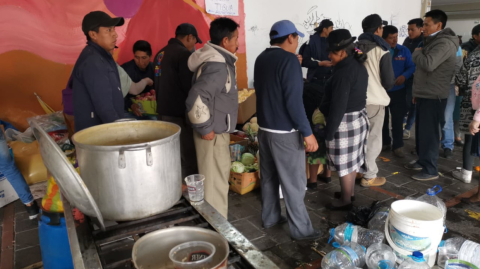 Los integrantes de la Conaie tienen puestos de comida, atención de salud y servicio.