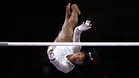 Simone Biles obtiene su quinto campeonato mundial de Gimnasia.