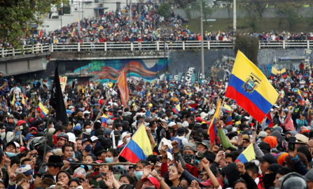 Manifestantes indígenas lograron instalarse en los exteriores de la Asamblea Nacional, el 11 de octubre de 2019.