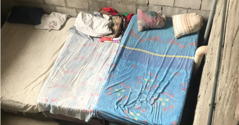 Interior de un centro clandestino para adicciones clausurado en Guayaquil. Tenía 12 pacientes. 