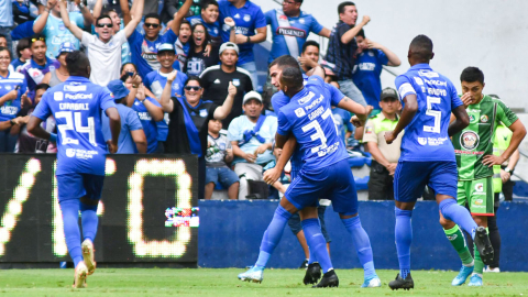 Emelec goleó en su estadio y con su hinchada a Mushuc Runa. Fue 5 a 1