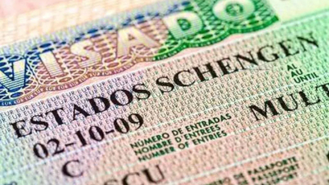 Durante el proceso de emisión de pasaportes ordinarios, la Cancillería detectó que  hay bandas que ofrecen pasaportes extranjeros a migrantes ecuatorianos que buscan llegar a Europa. 