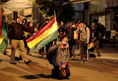 Foto de archivo de las manifestantes en Bolivia frente a los resultados electorales presidenciales. 