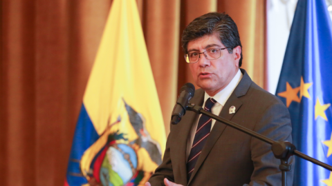 El ministro de Relaciones Exteriores, José Valencia, alertó sobre el impacto del éxodo venezolano en la región.