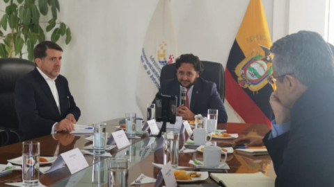 El ministro de Telecomunicaciones, Andrés Michelena, durante un conversatorio sobre la conectividad de internet en Ecuador, el 26 de noviembre de 2019.