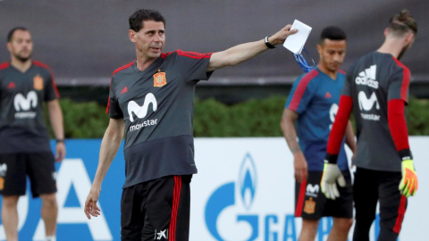 Fernando Hierro en su corto paso como entrenador de la selección española en el Mundial Rusia 2018. 