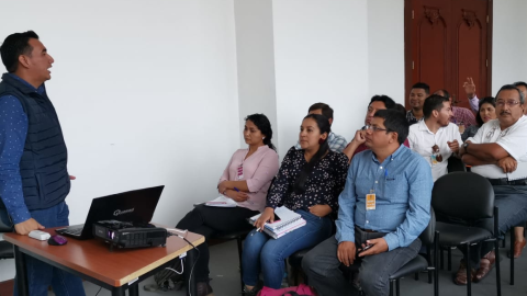 En el gobierno zonal de Guayaquil se realizó una reunión con los constructores para explicarles detalles del programa gubernamental Casa para Todos.