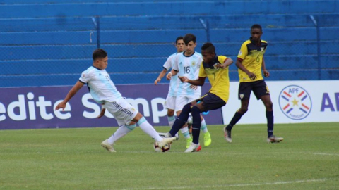 La selección ecuatoriana de fútbol Sub 15 quedó fuera del Sudamericano luego del empate entre Argentina y Paraguay 0-0.