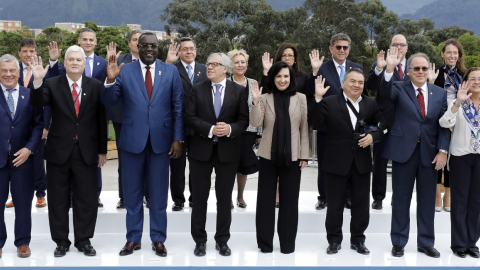 Los representantes de 16 países que conforman el TIAR se toman la foto oficial de la cita junto con el secretario general de la OEA, Luis Almagro.