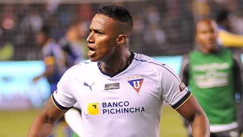 Antonio Valencia celebra la victoria de Liga de Quito, frente a Universidad Católica, por la LigaPro, en febrero de 2020.