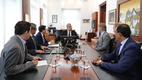 El presidente Lenín Moreno se reunió con Wesley Edens , cofundador de Fortress Investment Group y fundador de New Fortress Energy.