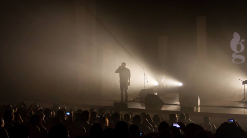 Álvaro Bermeo, cantante de Guardarraya, en acción en concierto.