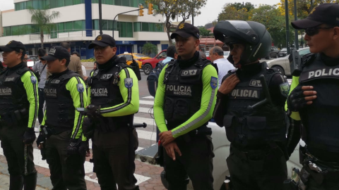 En la intersección de las avenidas Víctor Emilio Estrada y Las Monjas, en la ciudadela Urdesa de Guayaquil, está uno de los puntos del programa "Diciembre Seguro".