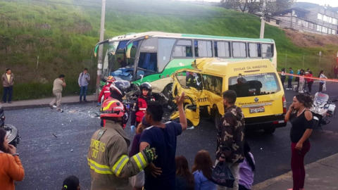 Accidente de tránsito ocurrido en Av. Camilo Ponce Enríquez y Princesa Toa, sector Conocoto, el 24 de diciembre.