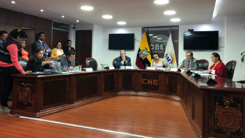 El pleno del CNE no pudo instalar su sesión la noche del 12 de febrero. 