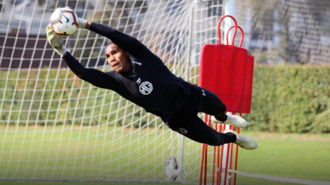 Omar Carabalí en un entrenamiento con el Colo Colo. 