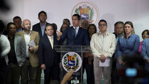 El líder opositor venezolano Juan Guaidó ofrece una rueda de prensa este lunes 6 de enero de 2020, en Caracas.