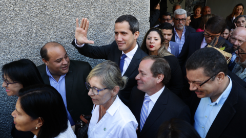 Momentos en que Juan Guaidó emprendía el recorrido hasta el Parlamento de Venezuela, en Caracas.