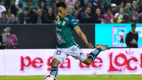 El ecuatoriano Ángel Mena anotó dos goles de penal en la primera fecha del torneo clausura mexicano. 