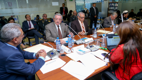 El ministro de Defensa, Oswaldo Jarrín, durante su comparecencia ante la Comisión de Soberanía y Relaciones Exteriores de la Asamblea.