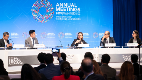 El Fondo Monetario Internacional presentó sus proyecciones económicas en el marco del Foro Económico Mundial, que se inicia hoy en Suiza.