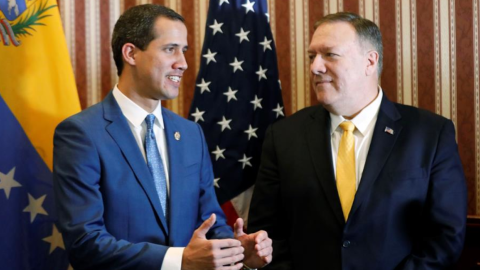 El presidente de la Asamblea de Venezuela, Juan Guaidó, junto con el secretario de Estado de EE. UU., Mike Pompeo.