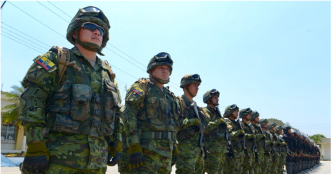 Imagen referencial. Como parte de la nueva estrategia contra la delincuencia, los militares salen a las calles a colaborar con la Policía.