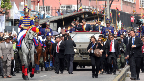 El expresidente Rafael Correa se movilizaba con un importante despliegue de seguridad.