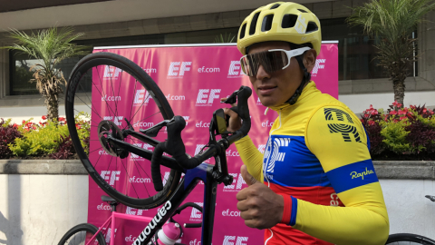 Jonathan Caicedo asistió el domingo 26 de enero al ciclopaseo en Quito, antes de empezar su temporada. 