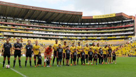 La dirigencia de Barcelona ya compró las nuevas lámparas para el estadio Monumental. 