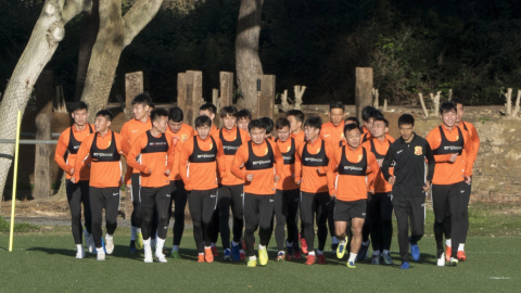 El Wuhan Zall de la Superliga china ya entrena en Cádiz, España. 