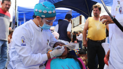 Brigadas médicas del IESS brindan atención médica.