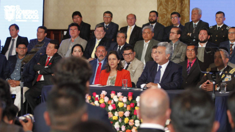 El presidente Lenín Moreno y la ministra de Gobierno, María Paula Romo, en el palacio de Carondelet.