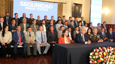 El presidente Lenín Moreno, la ministra María Paula Romo y el comandante Patricio Carrillo participaron de la firma de convenios con 50 municipios.