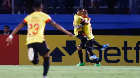 Barcelona aplastó a Cerro Porteño en Asunción y se clasificó a la fase de grupos de la Copa Libertadores. 