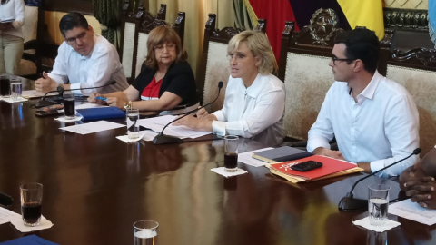 La alcaldesa de Guayaquil, Cynthia Viteri, presidió la sesión extraordinaria del concejo cantonal.