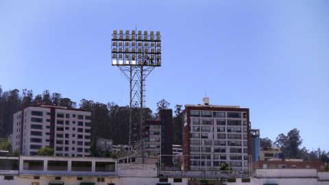 La instalación de las luces LED en estadio Atahualpa será hasta el 19 de febrero.