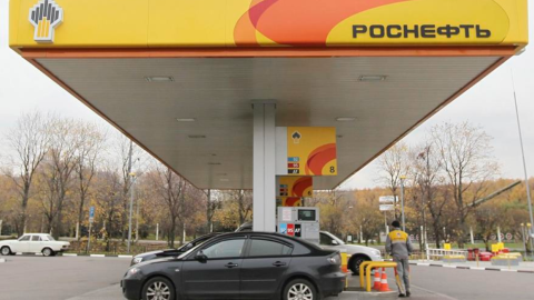 Una gasolinera de la petrolera rusa  Rosneft en Moscú.