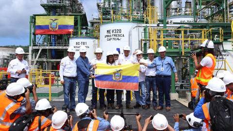 Jorge Glas, Álex Bravo y Carlos Pareja Yanuzzelli inauguraron la repotenciación de la Refinería de Esmeraldas el 17 de diciembre de 2015.