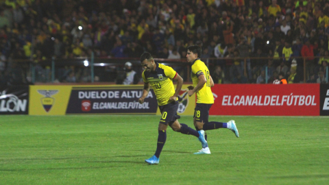 Los jugadores de Ecuador festejan un gol en un partido amistoso en 2019.