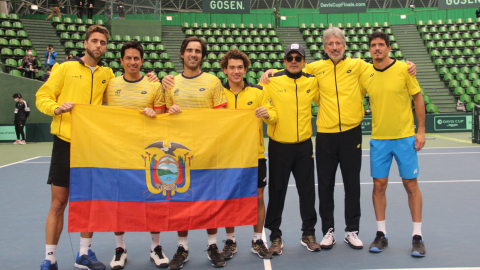 El equipo ecuatoriano, tras ganar la serie frente a Japón, en Miki, el 7 de marzo de 2020.