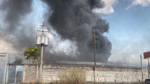 El incendio en el galpón del CNE comenzó la tarde del sábado y se extendió hasta la madrugada.