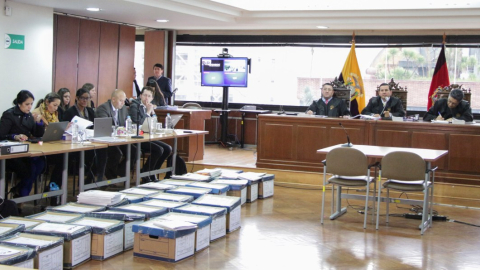 El equipo de la Fiscalía y el Tribunal de la Corte Nacional durante el juicio del caso Sobornos, en Quito.