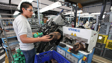 Fabrec contaba con  una planta de equipamiento técnico y de productos plásticos para las empresas públicas.