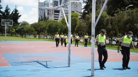 Operativo de la Policía en el parque La Carolina, en Quito, domingo 15 de marzo de 2020.