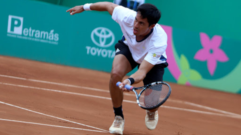 Gonzalo Escobar en uno de sus encuentro de tenis.