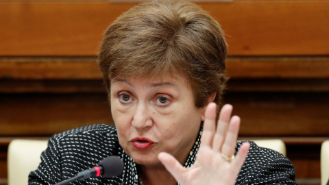 El 3 de abril, Kristalina Georgieva, directora del FMI, pide que se de prioridad a la salud, en este momento de crisis. 