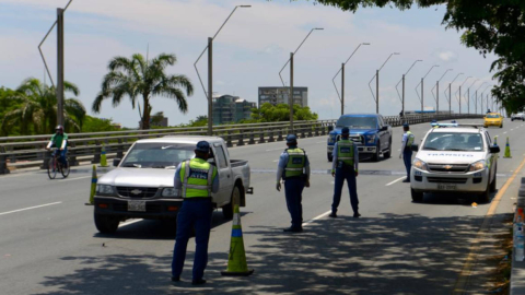 Imagen de un control vehicular realizado el 25 de marzo de 2020 en Guayaquil.